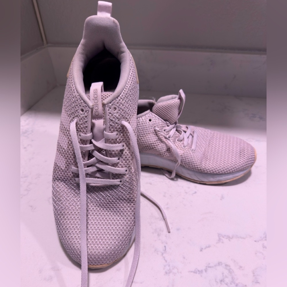 EUC women’s tennis shoes